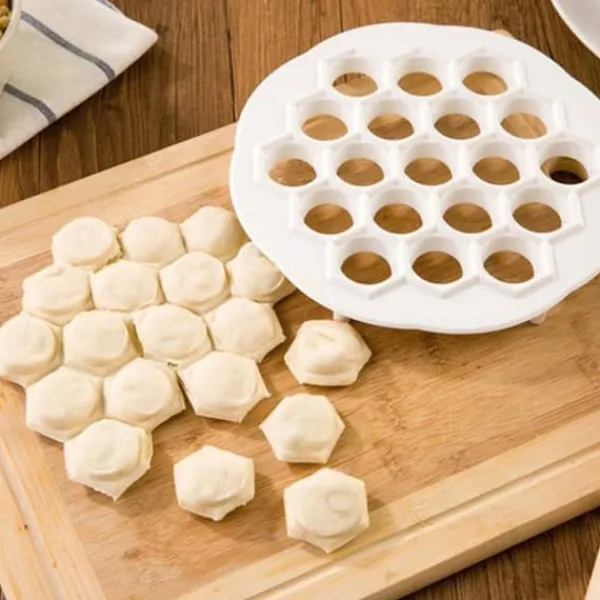 Pastaforme & Pasta-Udstikkere>Form til dumplings - 19 huller