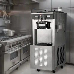 Kommersiell soft serve ismaskine 34-44 L/H kapacitet, 3 smagsvarianter, LED panel. Clearance