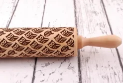 MoodForWood Trækagerulle, Graveret, 43 cm med Håndtag, Perfekt til Bagning - Uglemønster Outlet
