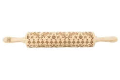 MoodForWood Trækagerulle, Graveret, 43 cm med Håndtag, Perfekt til Bagning - Rensdyrmønster Discount
