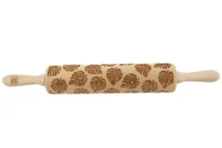 MoodForWood Trækagerulle, Graveret, 43 cm med Håndtag, Perfekt til Bagning - Monstera Mønster Clearance