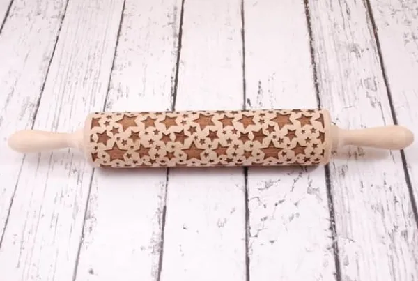 Kageruller>MoodForWood Trækagerulle, Præget, 43 cm med Håndtag, Perfekt til Bagning - Stjernemønster