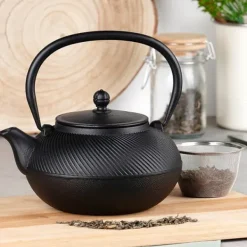 Kaffe- & Tekander>Støbejernskedel Tekande Infuser med Si til Urtete 1L
