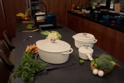 Gryder, Stegepander Og Kasseroller>Tierra Oval Støbejernsgryde 34cm 6,5L Cremefarvet NOIS