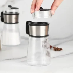 Tryk-Type Saltbeholder, Miljøvenligt Glas, Nem Udløsning, Alsidig Krydderbeholder Sale
